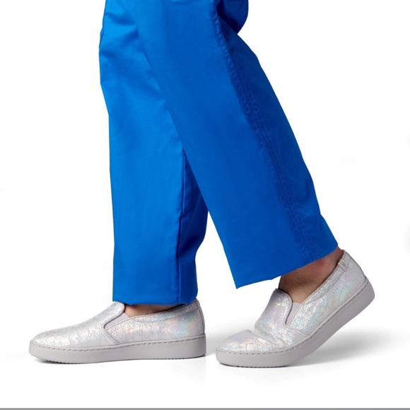 vionic avery pro slip on